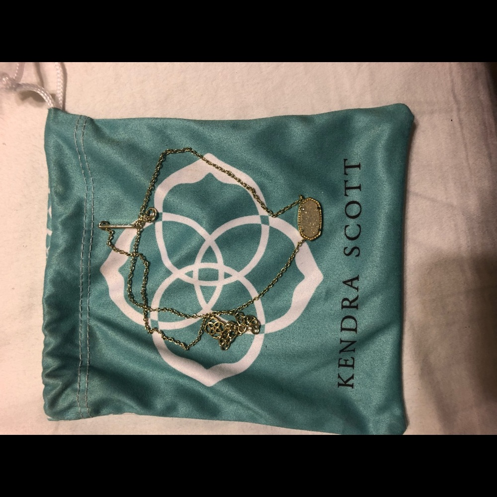 Kendra Scott necklace